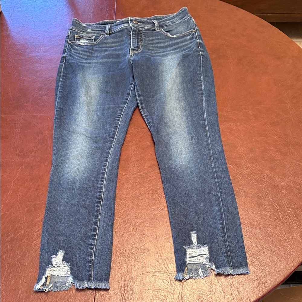BKE Gabby Trendy Distressed Ankle Jeans in Blue
